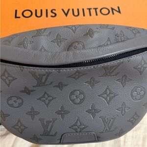 Louis Vuitton Gray Monogram Leather Discovery Bumbag